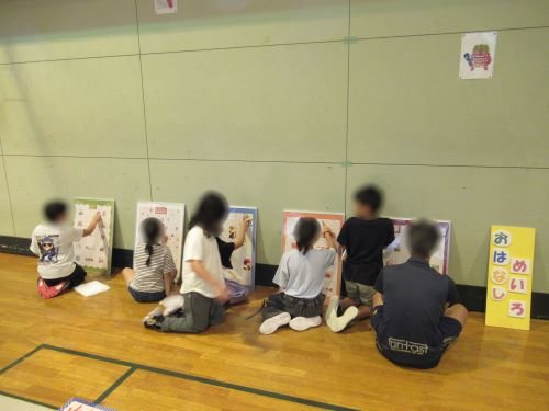 おはなしめいろを楽しむ様子