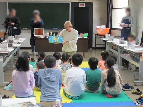★読み聞かせの様子ぼかし済みIMG_9948.JPG