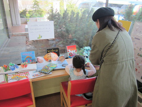 しかけ絵本様子IMG_6331.JPG