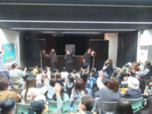 途中の手あそびの様子