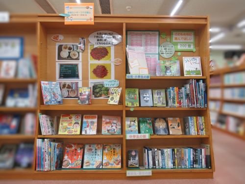 こどもたちに読んでほしい200冊も同時展示中