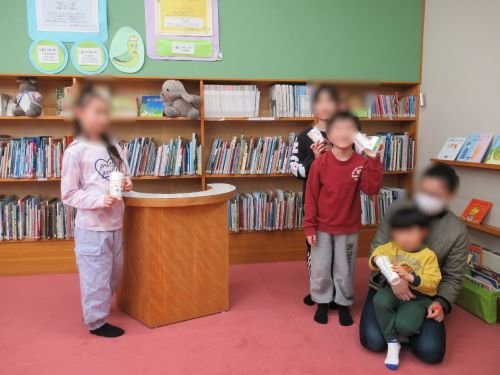 ロケット持ってポーズ