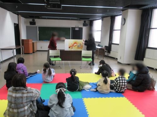 高校生ボランティアの方のよみきかせ