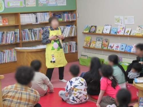 おはなし会のようす　４