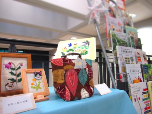 作品と本.JPG