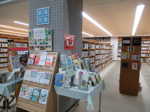 新着図書コーナーリニューアル（奥側）